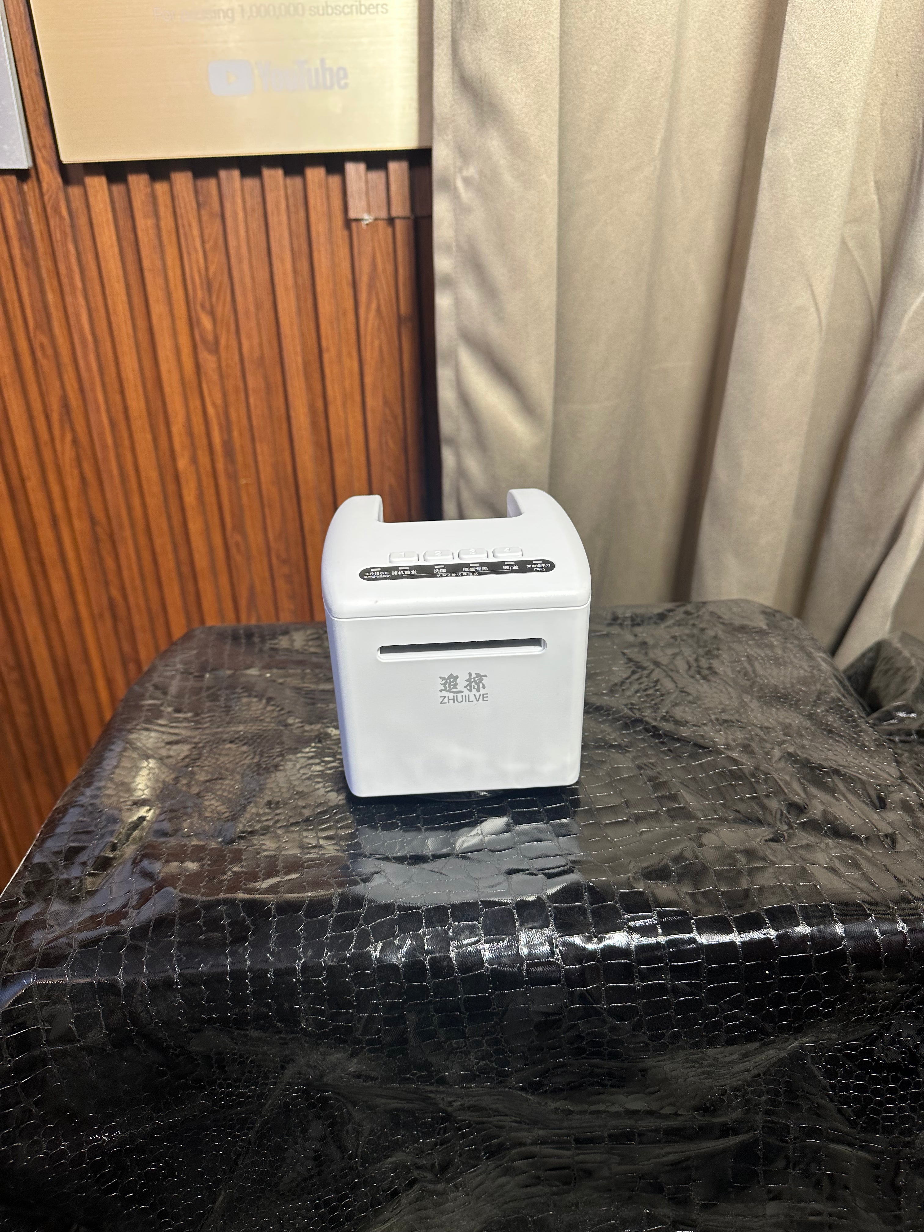 Card distribution machine