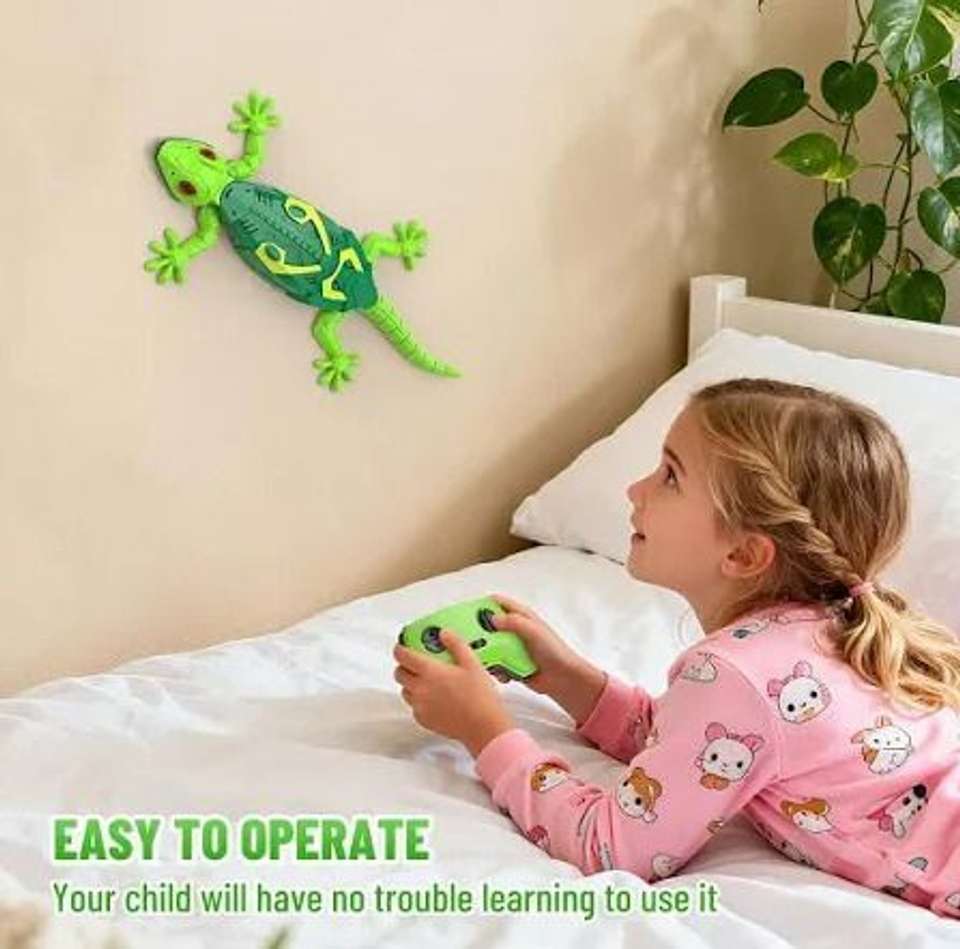 Wall climbing rc lizard